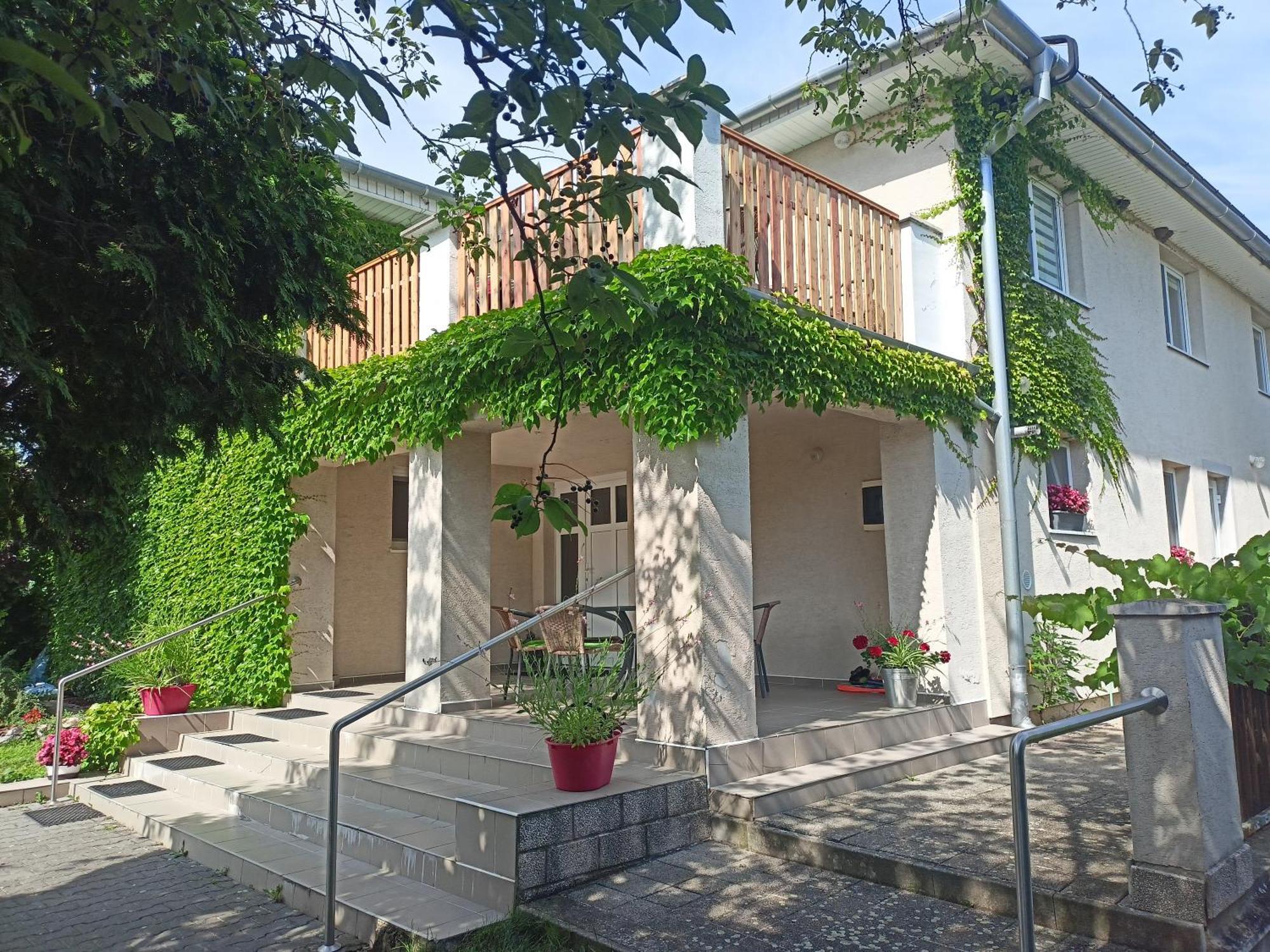 Hotel Dom V Zahrade Podhájska Exteriér fotografie